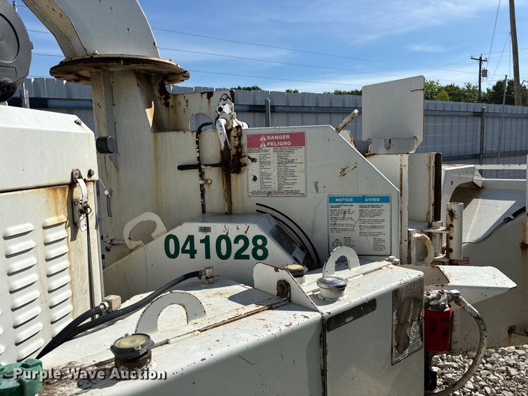 image for item YA3244 2010 Bandit 200XP wood chipper