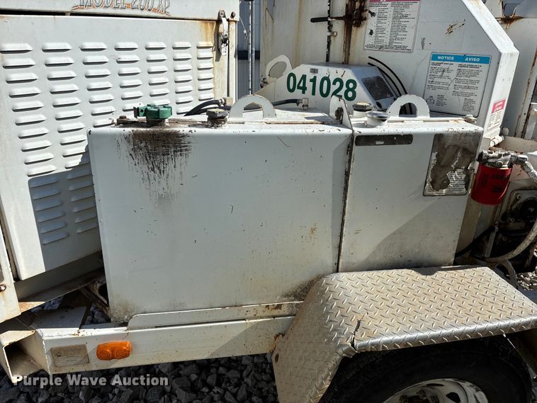 image for item YA3244 2010 Bandit 200XP wood chipper