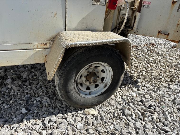 image for item YA3244 2010 Bandit 200XP wood chipper