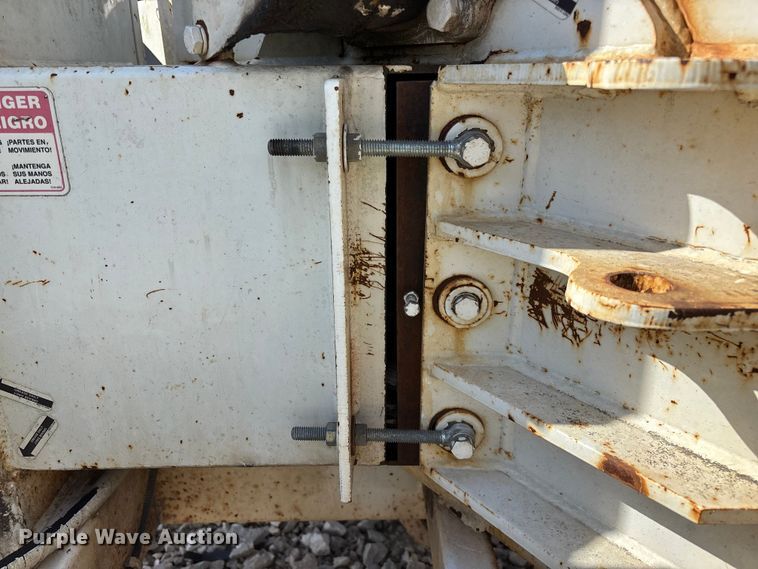 image for item YA3244 2010 Bandit 200XP wood chipper