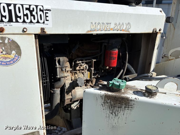 image for item YA3244 2010 Bandit 200XP wood chipper