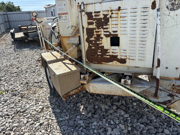 image for item YA3244 2010 Bandit 200XP wood chipper