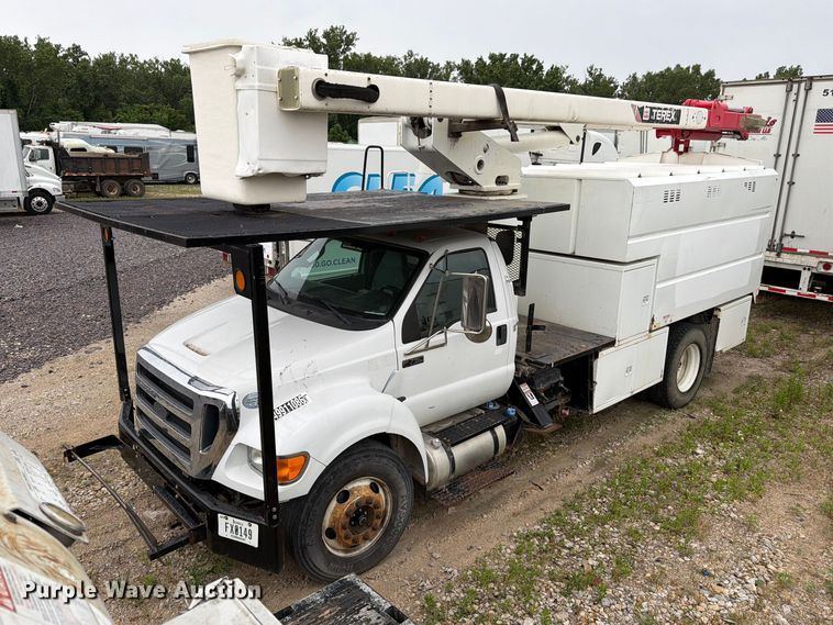 image for item YA3246 2015 Ford F750 Super Duty forestry bucket truck