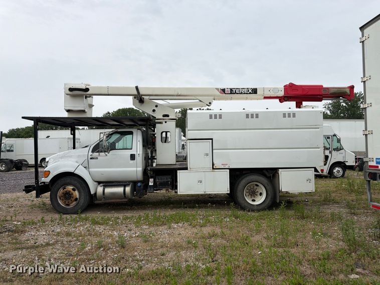 image for item YA3246 2015 Ford F750 Super Duty forestry bucket truck