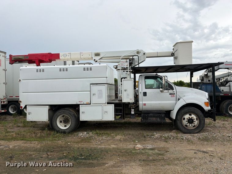 image for item YA3246 2015 Ford F750 Super Duty forestry bucket truck