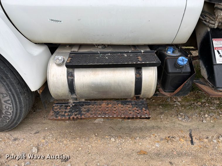 image for item YA3246 2015 Ford F750 Super Duty forestry bucket truck