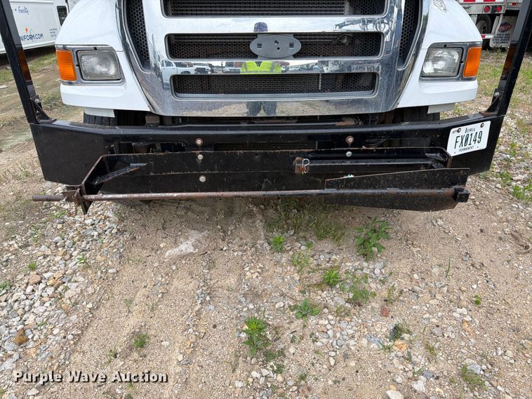 image for item YA3246 2015 Ford F750 Super Duty forestry bucket truck