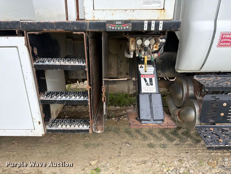 image for item YA3246 2015 Ford F750 Super Duty forestry bucket truck
