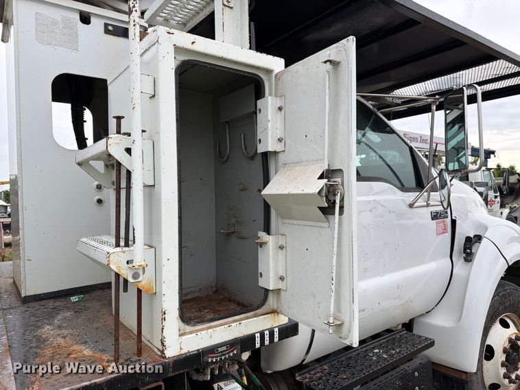 image for item YA3246 2015 Ford F750 Super Duty forestry bucket truck