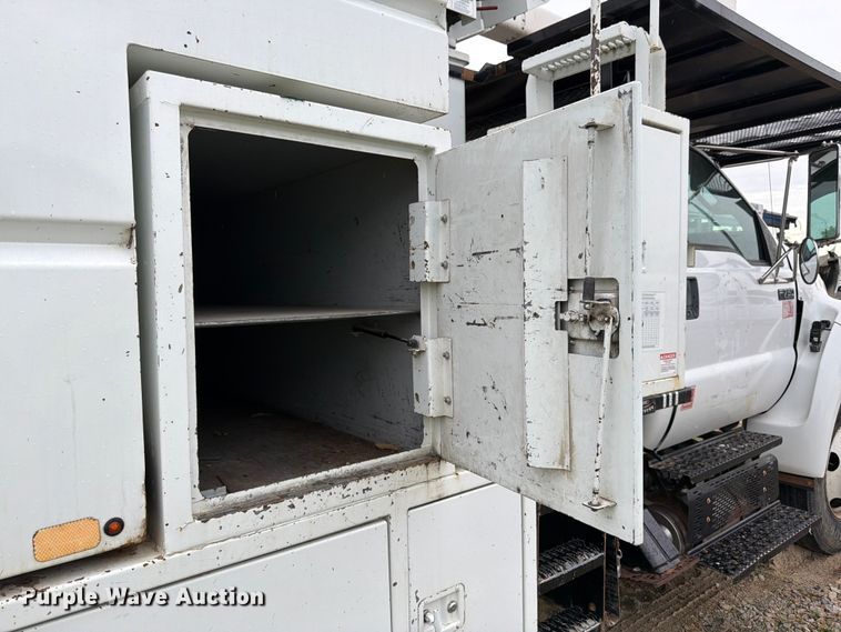 image for item YA3246 2015 Ford F750 Super Duty forestry bucket truck