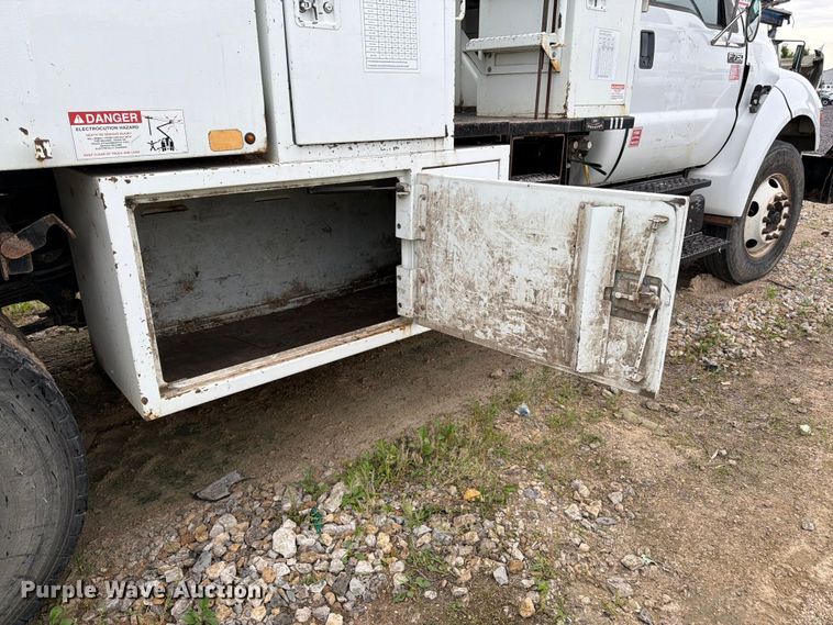 image for item YA3246 2015 Ford F750 Super Duty forestry bucket truck