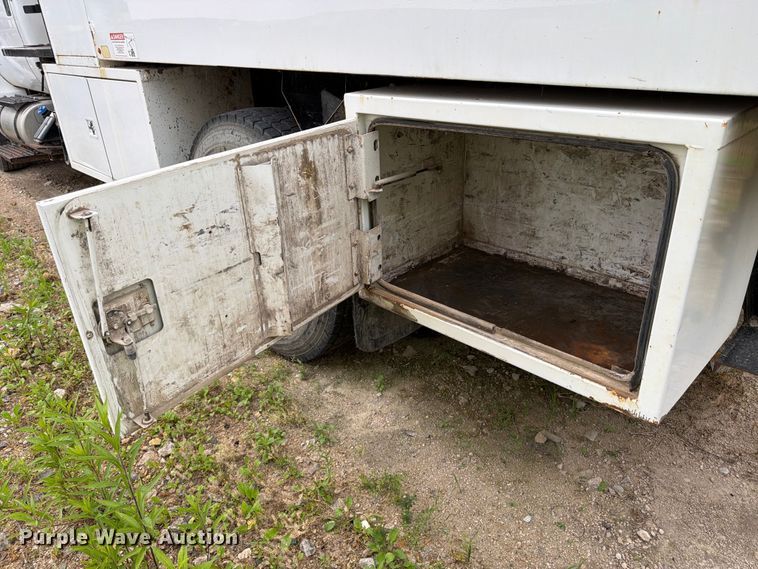 image for item YA3246 2015 Ford F750 Super Duty forestry bucket truck