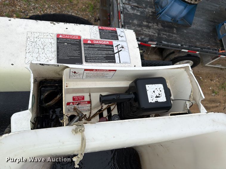 image for item YA3246 2015 Ford F750 Super Duty forestry bucket truck