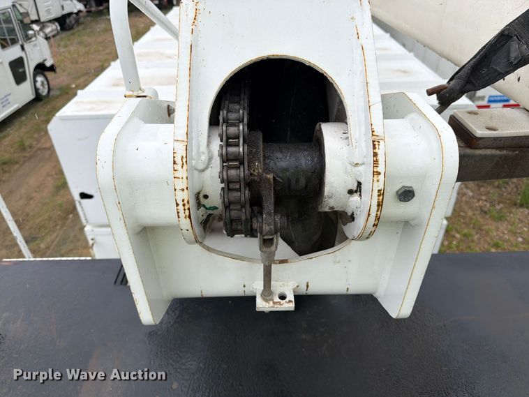 image for item YA3246 2015 Ford F750 Super Duty forestry bucket truck