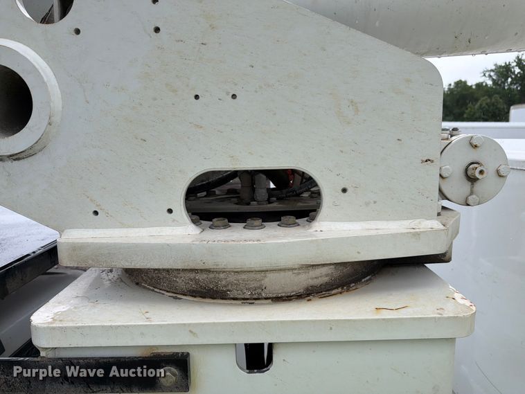 image for item YA3246 2015 Ford F750 Super Duty forestry bucket truck