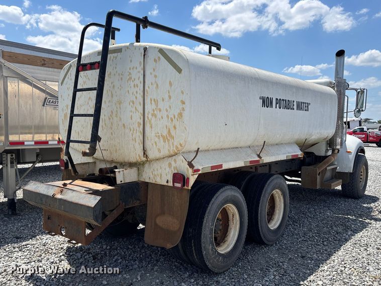 image for item YA3269 2008 Peterbilt 340 tank truck