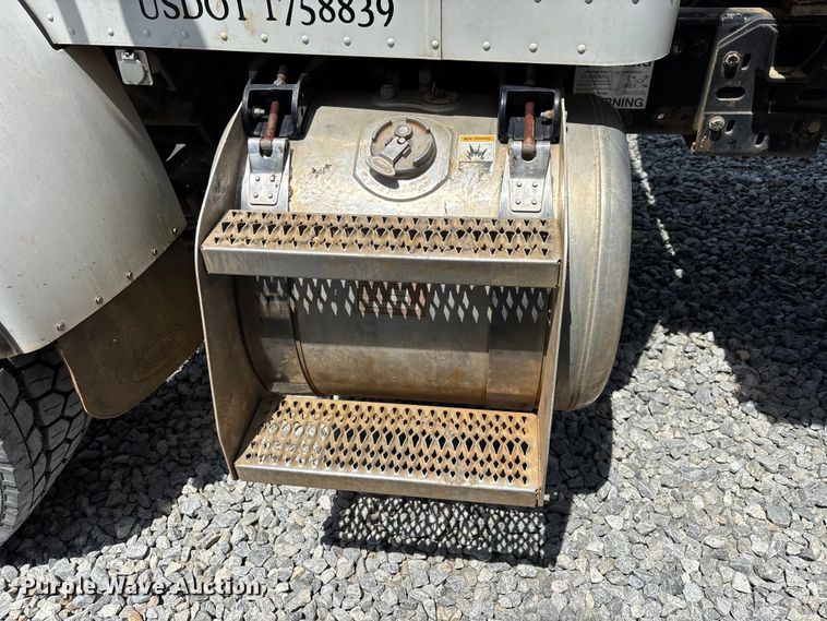 image for item YA3269 2008 Peterbilt 340 tank truck