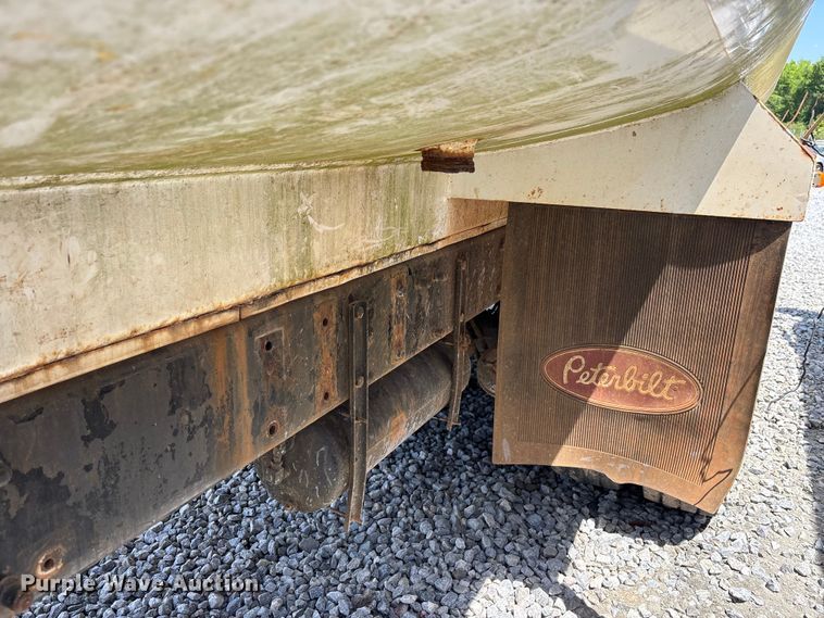 image for item YA3269 2008 Peterbilt 340 tank truck
