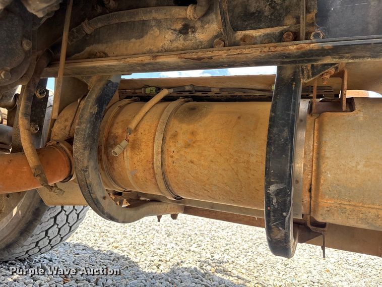 image for item YA3269 2008 Peterbilt 340 tank truck