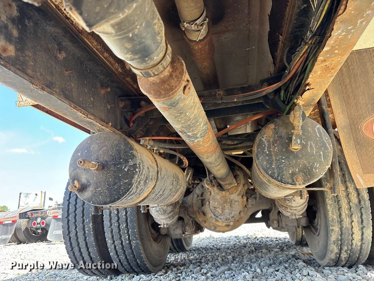 image for item YA3269 2008 Peterbilt 340 tank truck