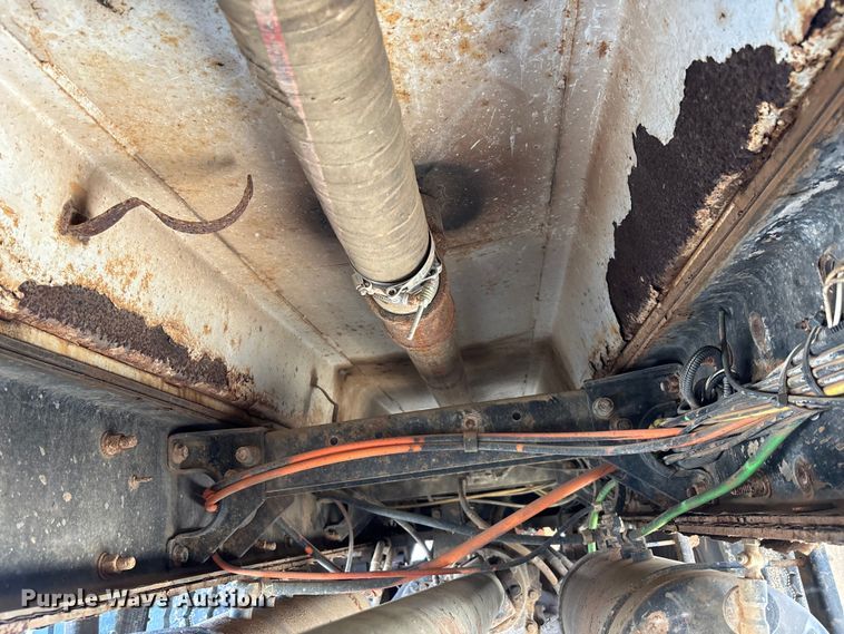 image for item YA3269 2008 Peterbilt 340 tank truck