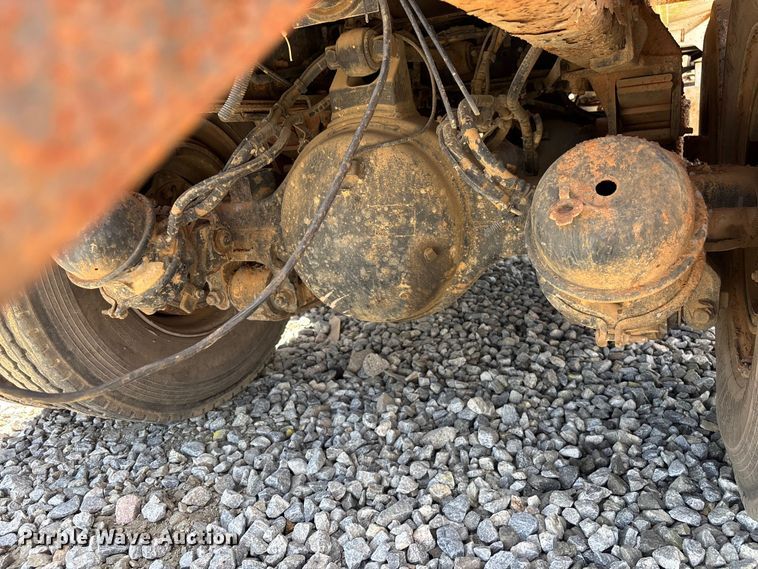 image for item YA3269 2008 Peterbilt 340 tank truck