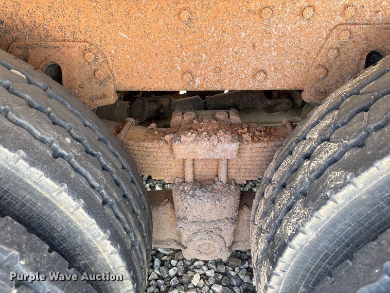 image for item YA3269 2008 Peterbilt 340 tank truck