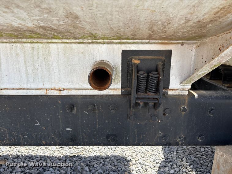 image for item YA3269 2008 Peterbilt 340 tank truck