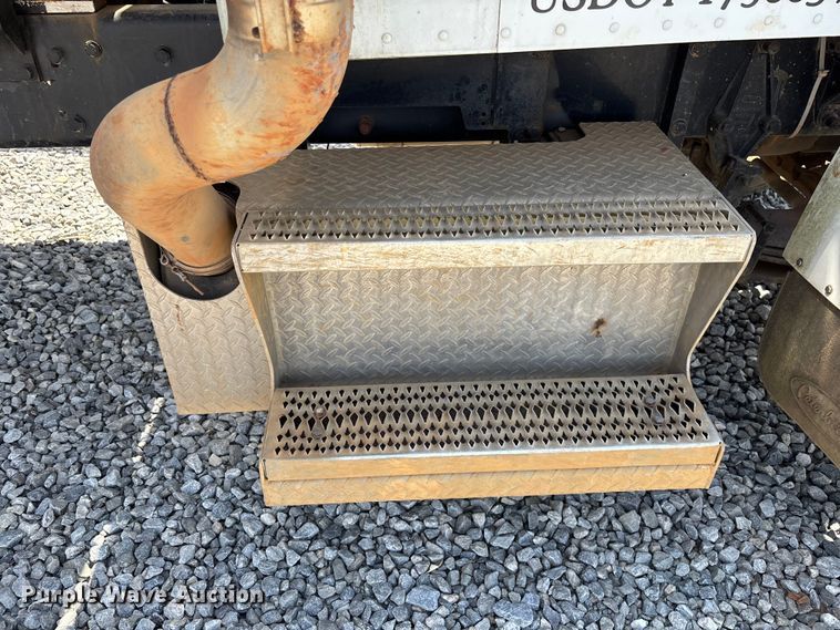 image for item YA3269 2008 Peterbilt 340 tank truck