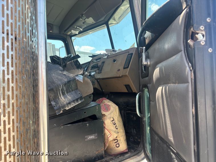 image for item YA3269 2008 Peterbilt 340 tank truck