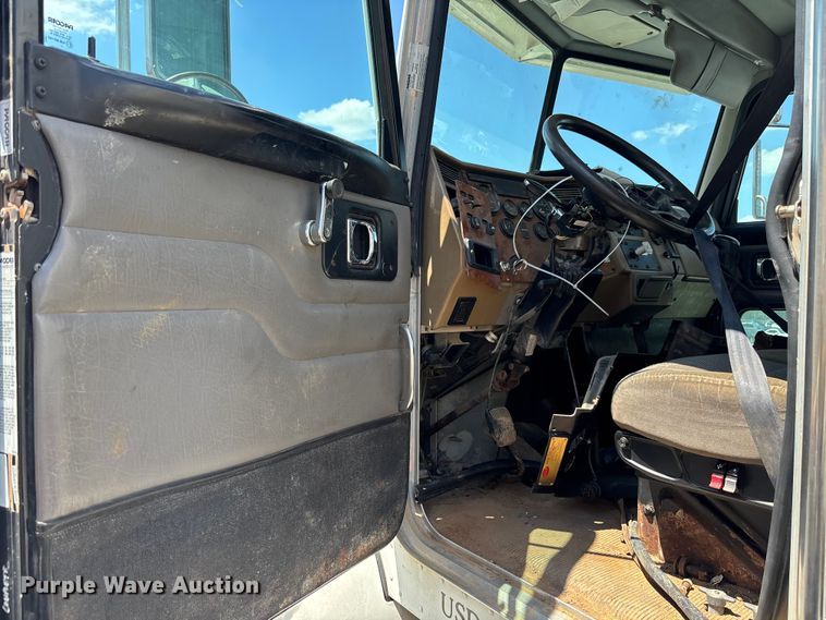 image for item YA3269 2008 Peterbilt 340 tank truck