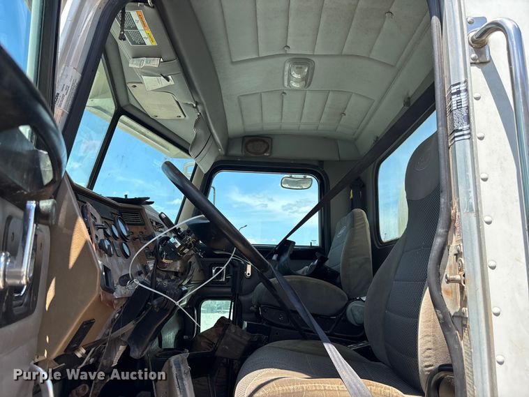image for item YA3269 2008 Peterbilt 340 tank truck