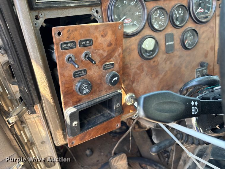 image for item YA3269 2008 Peterbilt 340 tank truck