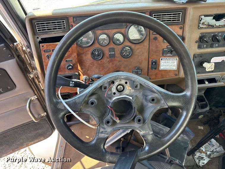 image for item YA3269 2008 Peterbilt 340 tank truck
