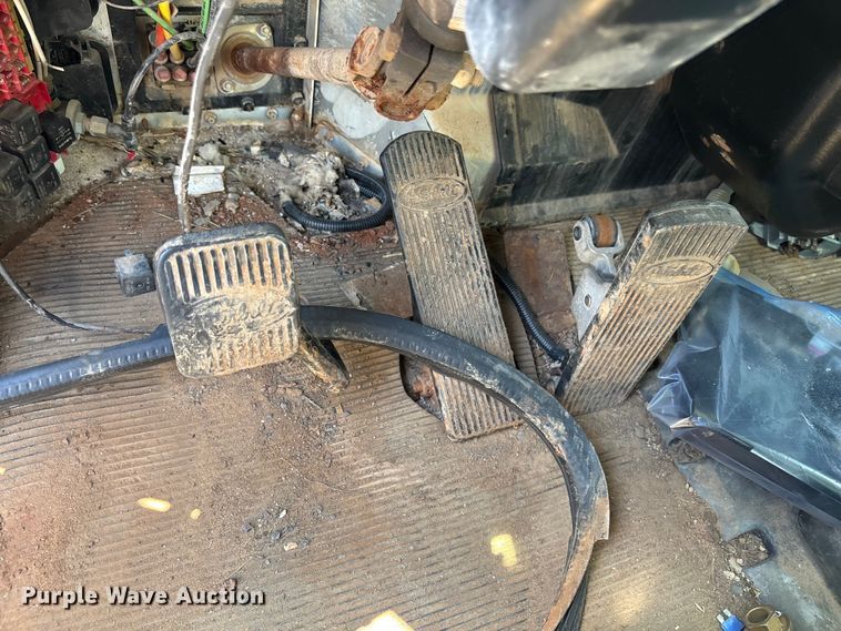 image for item YA3269 2008 Peterbilt 340 tank truck