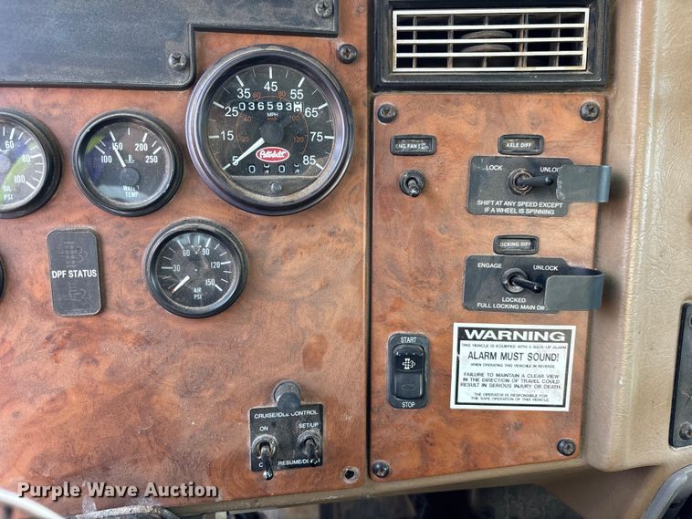 image for item YA3269 2008 Peterbilt 340 tank truck