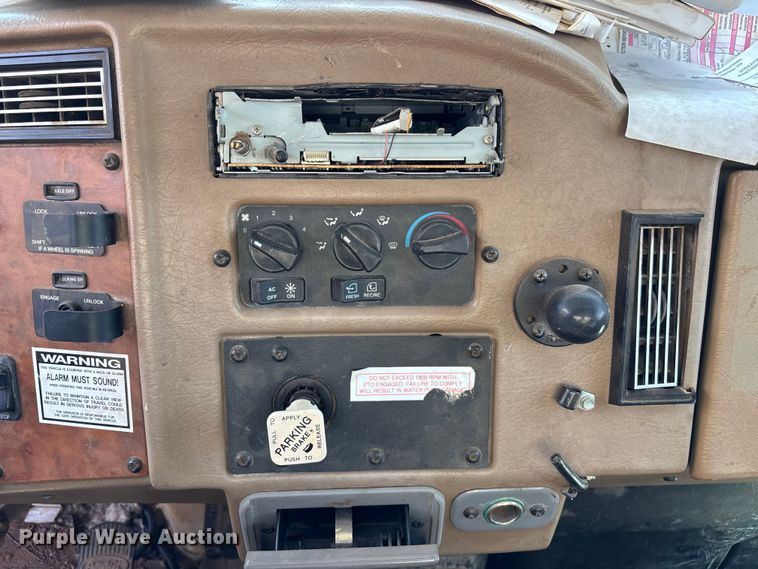 image for item YA3269 2008 Peterbilt 340 tank truck