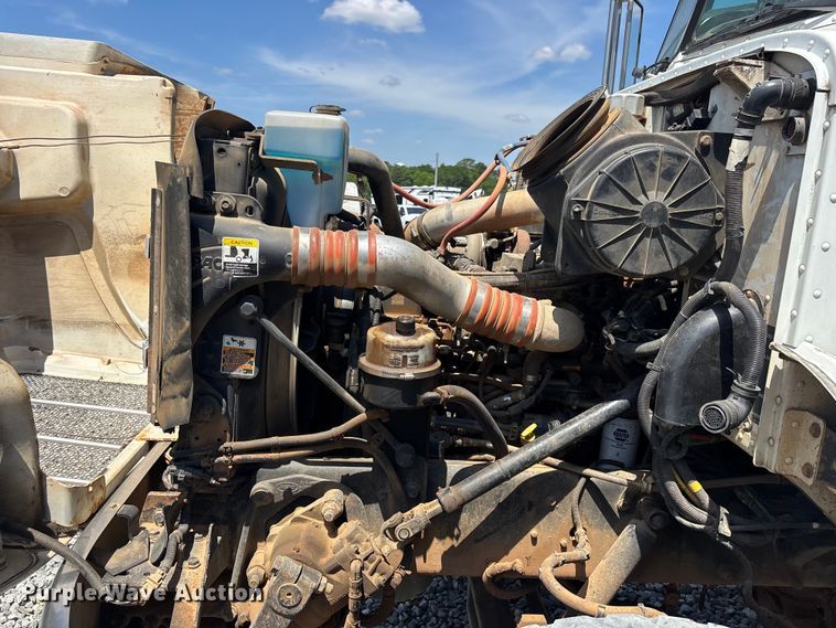 image for item YA3269 2008 Peterbilt 340 tank truck