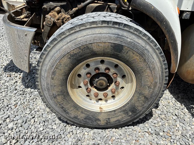 image for item YA3269 2008 Peterbilt 340 tank truck