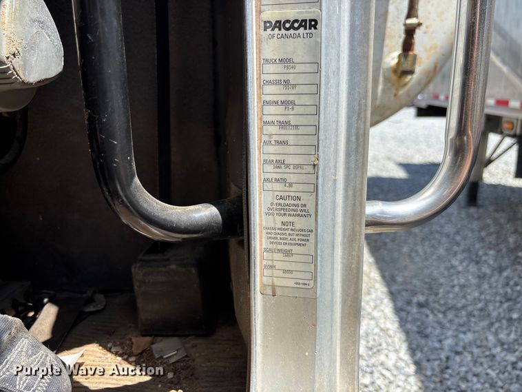 image for item YA3269 2008 Peterbilt 340 tank truck