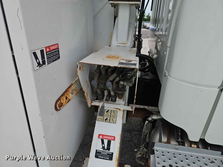 image for item YA3291 2016 Freightliner Business Class M2 forestry bucket truck