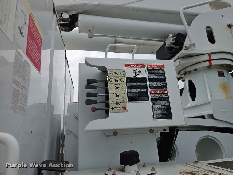image for item YA3291 2016 Freightliner Business Class M2 forestry bucket truck