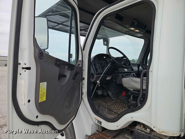 image for item YA3291 2016 Freightliner Business Class M2 forestry bucket truck