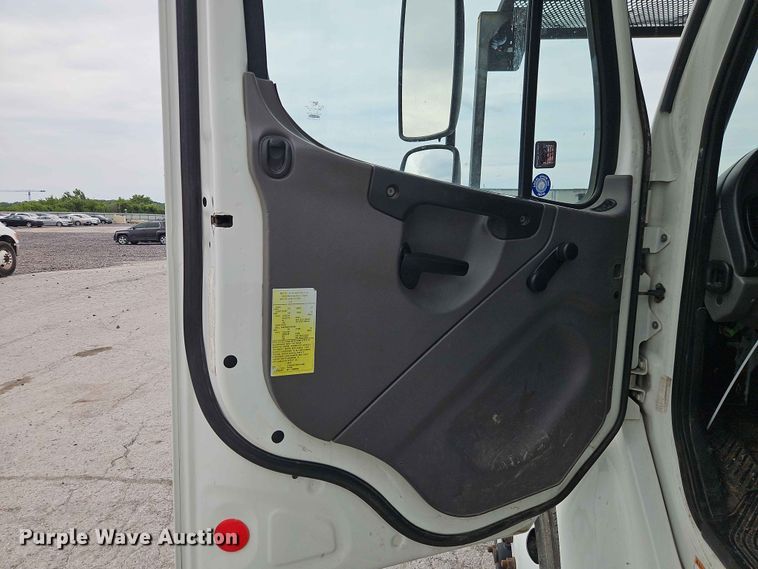 image for item YA3291 2016 Freightliner Business Class M2 forestry bucket truck