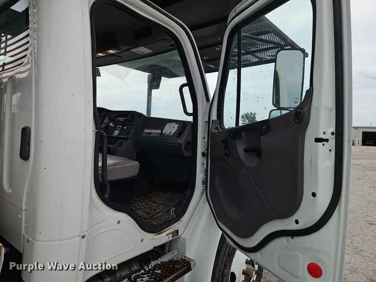 image for item YA3291 2016 Freightliner Business Class M2 forestry bucket truck