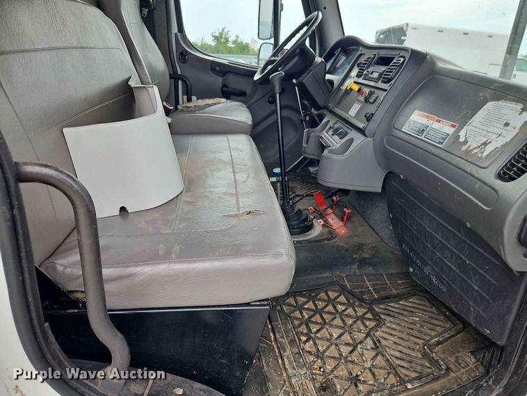 image for item YA3291 2016 Freightliner Business Class M2 forestry bucket truck