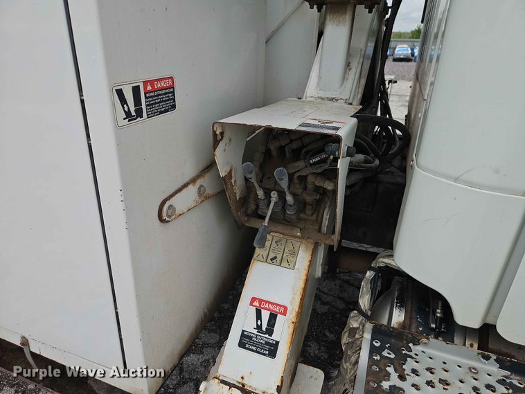 image for item YA3292 2016 Freightliner Business Class M2 forestry bucket truck