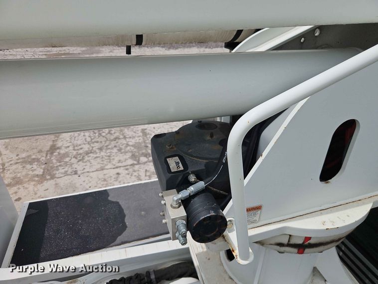 image for item YA3292 2016 Freightliner Business Class M2 forestry bucket truck