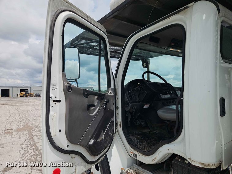 image for item YA3292 2016 Freightliner Business Class M2 forestry bucket truck
