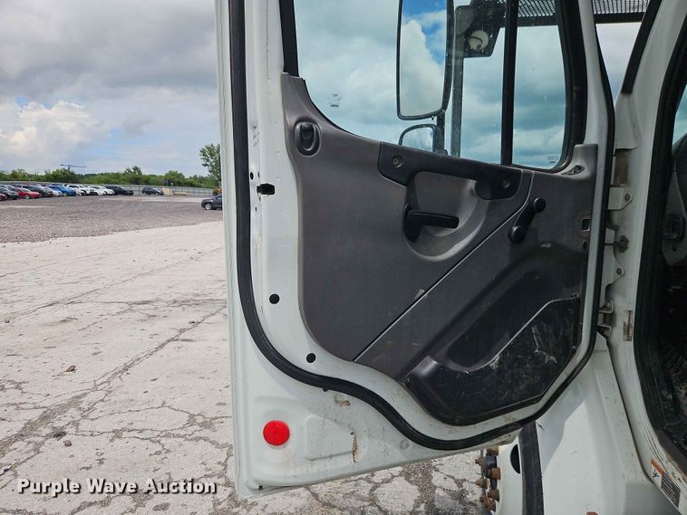 image for item YA3292 2016 Freightliner Business Class M2 forestry bucket truck